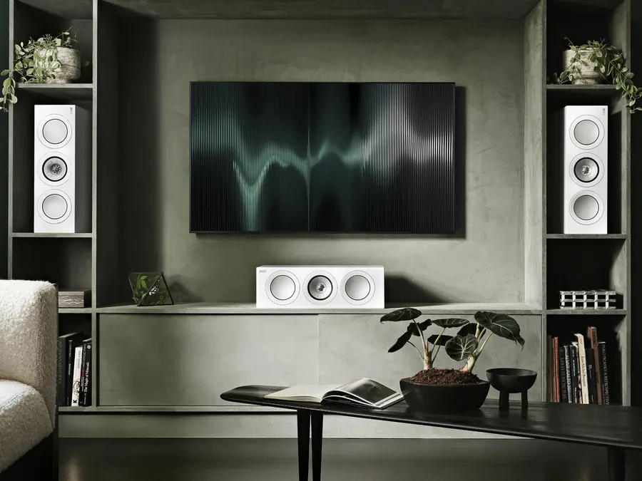 Home theater com caixas KEF R Series Meta e canal central R2 Meta