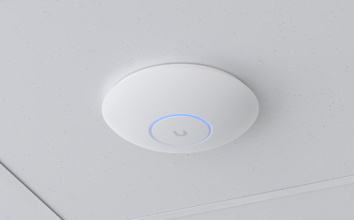 UniFi U7 Pro Max — access point no teto